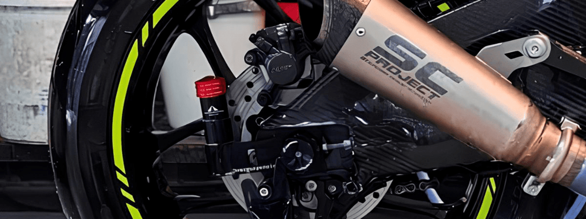 Oversuspension en Ducati Panigale con escape SC Project – elimina el rebote de la rueda trasera