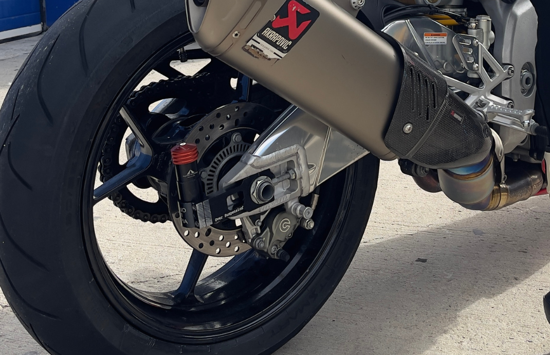 OVERSUSPENSION INSTALADO EN APRILIA RSV 1000 AÑO 2004-2008
